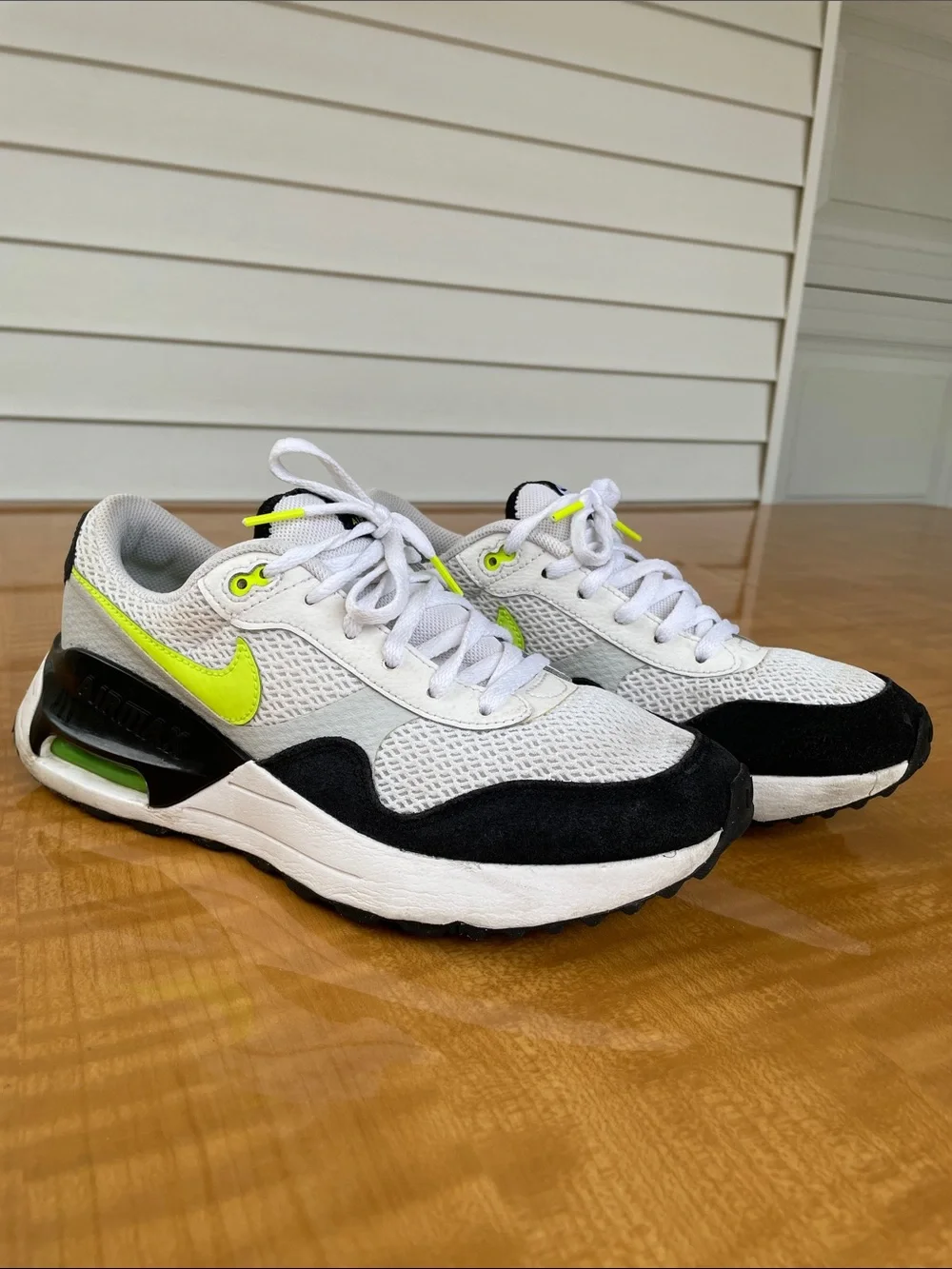 Nike Air Max Sneakers Size 6.5 Kids | 8 Women’s Running